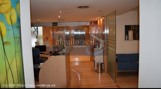 Se alquilan oficinas en plaza del altozano