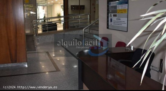 Se alquilan oficinas en plaza del altozano