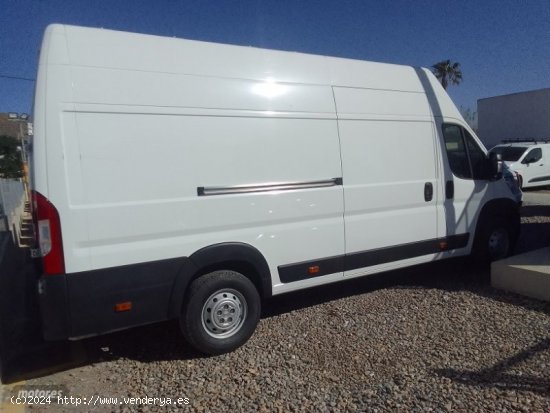 Peugeot Boxer FURGON L4H2 160 CV.  – de 2021 con 136.000 Km por 30.000 EUR. en Murcia