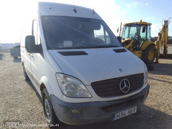 Mercedes Sprinter 313 CDI FURGON (MOTOR AVERIADO). de 2011 con 475.000 Km por 5.500 EUR. en Murcia