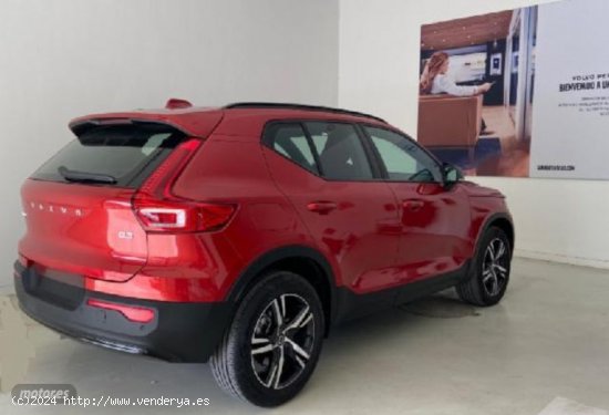 Volvo XC40 XC40 2.0 B3 PLUS DARK AUT. de 2023 con 38.452 Km por 36.000 EUR. en Cadiz