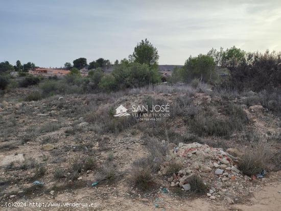 SE VENDE TERRENO EN ASPE. ZONA BIEN COMUNICADA - ALICANTE