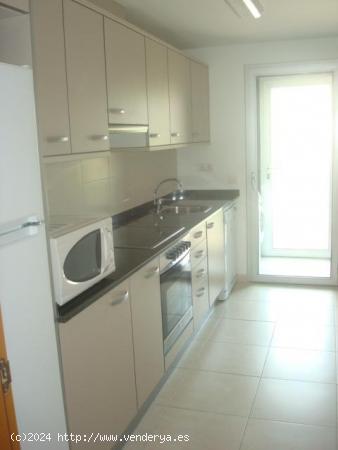 APARTAMENTO DE 2 DORMITORIOS CON A.A., VISTA A LAS PISCINAS. ED. PARADISE VILLAGE B. - TARRAGONA