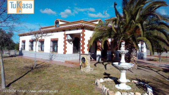 Fantastico Chalet con parcela de 2.800 m2 - CACERES