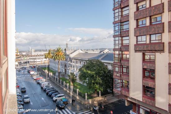 Piso de amplios espacios, al lado de la Palloza, en Cuatro Caminos - A CORUÑA