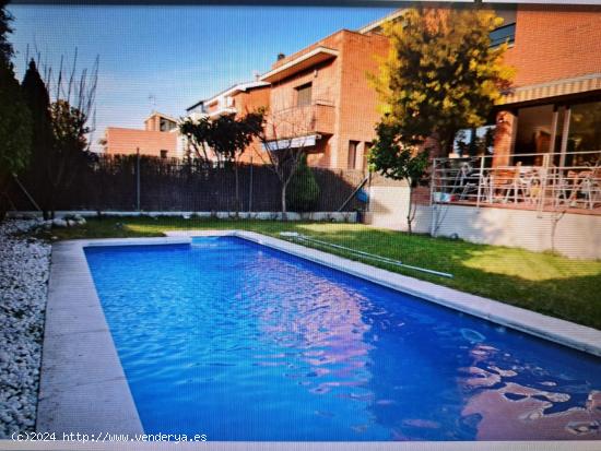  CASA AILLADA AMB PISCINA A LES COMES - BARCELONA 