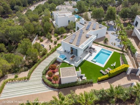 Villa de ensueño en Las Colinas Golf con parcela de 1700m2 - ALICANTE