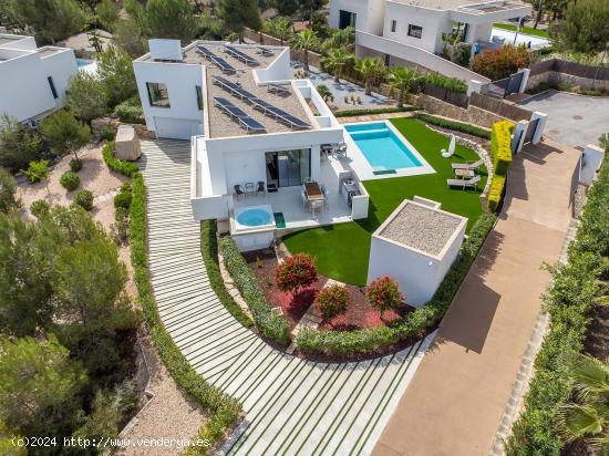 Villa de ensueño en Las Colinas Golf con parcela de 1700m2 - ALICANTE