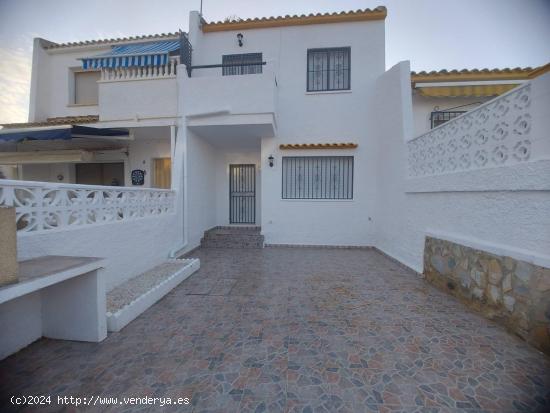  ADOSADO EN LOS BALCONES. 3 DORM. 2 BAÑOS. PARCELA Y PISCINA COMUNITARIA. - ALICANTE 