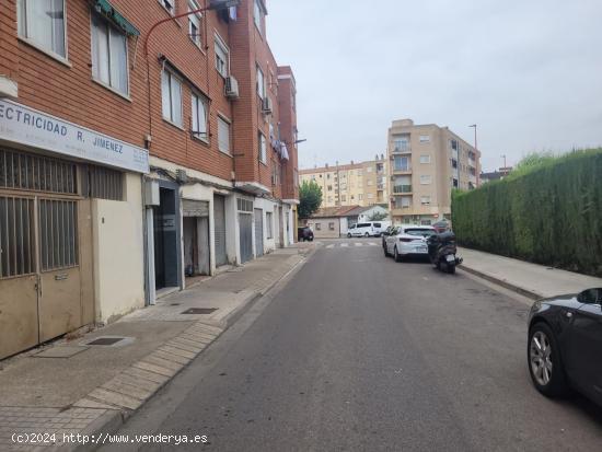 LOCAL DE 34M2  PARA ALMACEN - ZARAGOZA