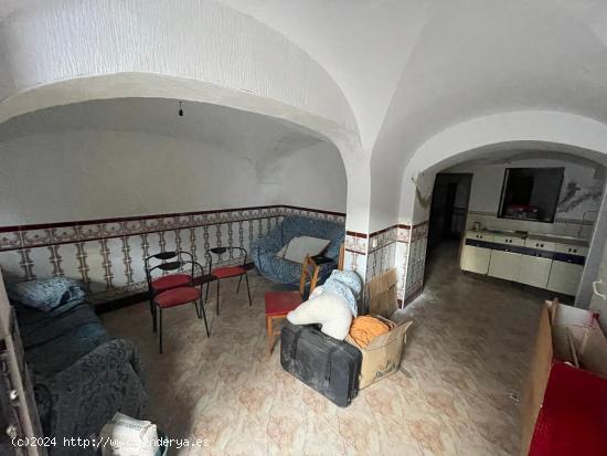 CASA CON MUCHAS POSIBILIDADES EN TORREQUEMADA - CACERES