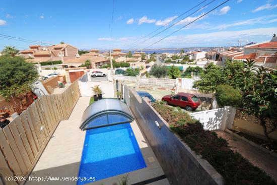 EXCLUSIVO ADOSADO TOTALMENTE REFORMADO CON PISCINA PRIVADA EN LOS BALCONES - ALICANTE