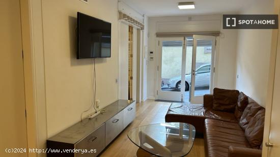 Apartamento entero de 2 dormitorios en Barcelona. - BARCELONA