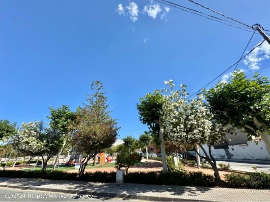  ESTUPENDO LOCAL EN EL CENTRO DE DESAMPARADOS, HACE ESQUINA A 3 CALLES, TIENE MUCHAS LUZ ¡¡VISITELO 