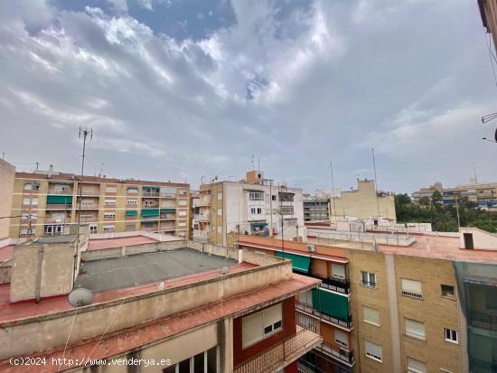 ESTUPENDA VIVIENDA EN EL CENTRO DE ORIHUELA, PRECISA POCA REFORMA  Y MUY ECONÓMICA ¡¡VISITELA YA!