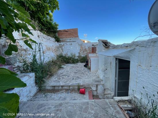 CASA DE PUEBLO EN ALAMEDA - MALAGA