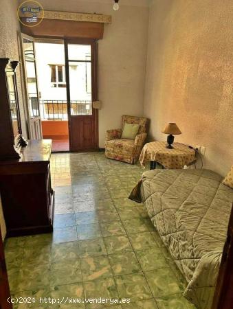  SE VENDE PISO EN LA CALLE JAIME SEGARRA - ZONA CAROLINAS BAJAS - ALICANTE 