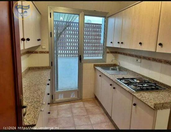 SE VENDE PISO EN LA CALLE JAIME SEGARRA - ZONA CAROLINAS BAJAS - ALICANTE