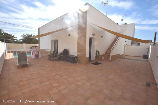 Villa en venta en Almoradí (Alicante)