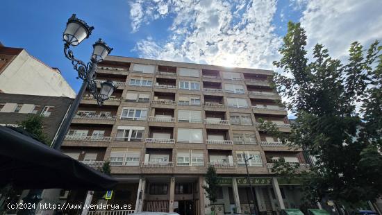 Torrelavega Centro 4 dormitorios 2 baños Ascensor Terraza y Buhardilla Calle Julián Ceballos - CAN