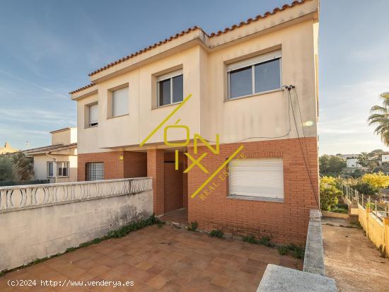  ¡Gran oportunidad! Casa adosada con jardín y terrazas en La Pobla de Montornès - TARRAGONA 