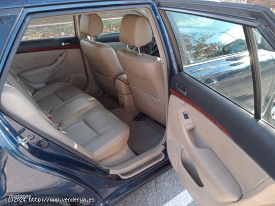 Toyota Avensis Executive de 2005 con 185.000 Km por 4.800 EUR. en Zaragoza