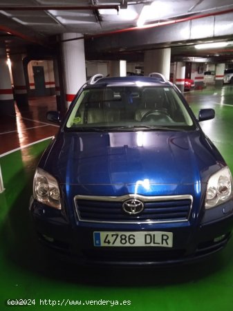 Toyota Avensis Executive de 2005 con 185.000 Km por 4.800 EUR. en Zaragoza