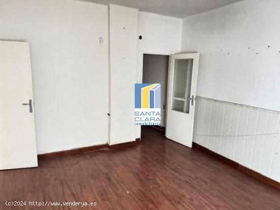 PISO EN VENTA CON 3 DORMITORIOS JUNTO A LA MARINA, PLENO CENTRO DE ZAMORA. - ZAMORA