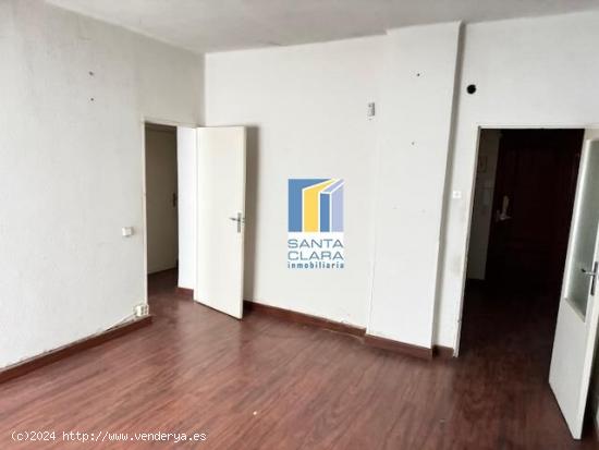 PISO EN VENTA CON 3 DORMITORIOS JUNTO A LA MARINA, PLENO CENTRO DE ZAMORA. - ZAMORA