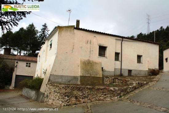 CASA Y ALMACENES (DE UNOS 896 M2) EN EL MUNICIPIO DE VALLDEPERES. - TARRAGONA