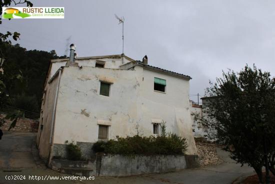 CASA Y ALMACENES (DE UNOS 896 M2) EN EL MUNICIPIO DE VALLDEPERES. - TARRAGONA