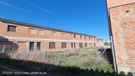 Obra de siete adosados en construcción. Avda. Peñaflor. Zaragoza - ZARAGOZA