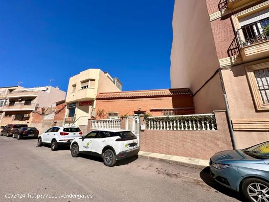 CASA EN EL PARADOR DE LAS HORTICHUELAS - ALMERIA