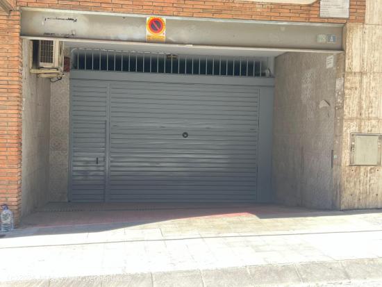 IDEAL INVERSORES. Se vende garaje con 16 plazas de coche alquiladas en la zona del Escorxador. - BAR