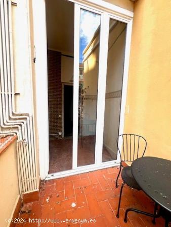 OPORTUNIDAD! ESTUDIO CON TERRAZA DE 5 M2 - BARCELONA