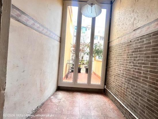 OPORTUNIDAD! ESTUDIO CON TERRAZA DE 5 M2 - BARCELONA