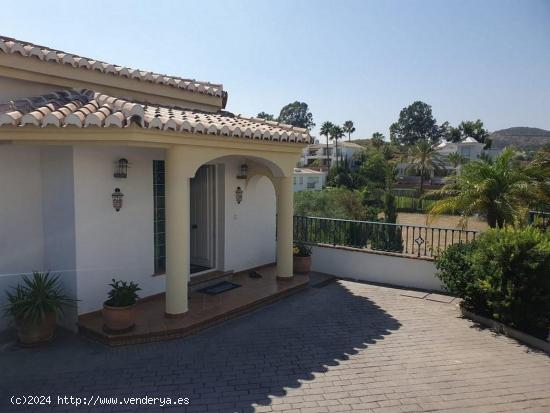 El Chaparral - 1a Línea de Golf, Villa 4 Dormitorios, Piscina y Jardín Privado, Garaje - MALAGA