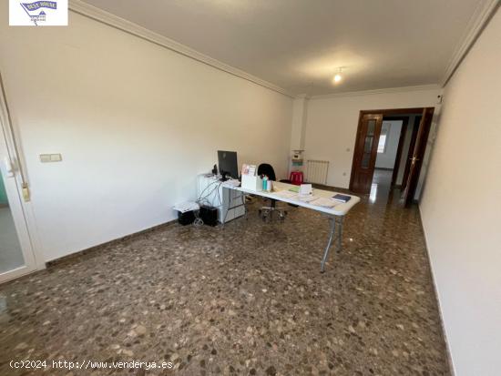 PISO DE 4 HABITACIONES Y DOS BAÑOS CON GARAJE Y TRASTERO - ALBACETE