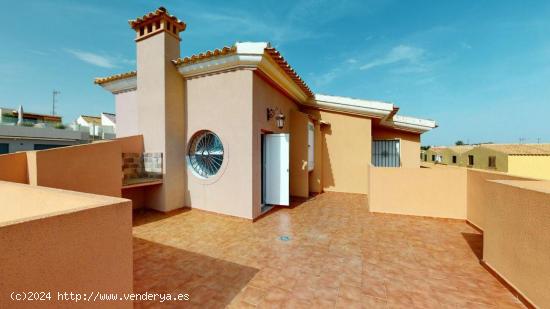 FRONT LINE CHALET WITH SEA VIEWS IN PLAYA LOS LOCOS - TORREVIEJA - ALICANTE