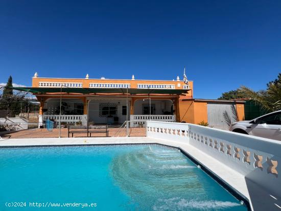  PRECIOSO CHALET EN UN ENTORNO RURAL MUY TRANQUILO, CON TODOS LOS SERVICIOS - VALENCIA 