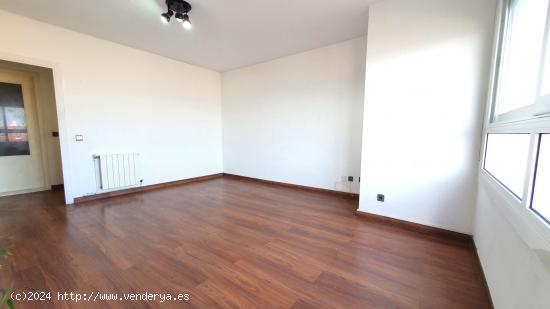 PISO EN VENTA EN LA CREU DE BARBERÀ - BARCELONA