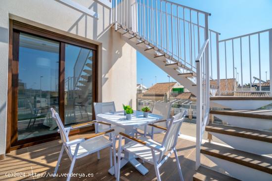 BUNGALOWS EN PLANTA BAJA Y PLANTA ALTA CON SOLARIUM - MURCIA