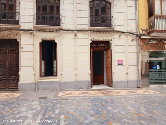 MAGNIFICO LOCAL EN VENTA, EDIFICIO EMBLEMATICO EN PLENO CORAZON DE CARTAGENA!!! CON SALIDA DE HUMOS 