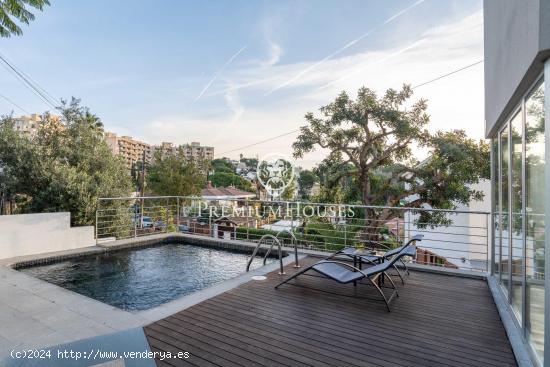 Casa independiente con vistas despejadas y piscina en Vallpineda - BARCELONA