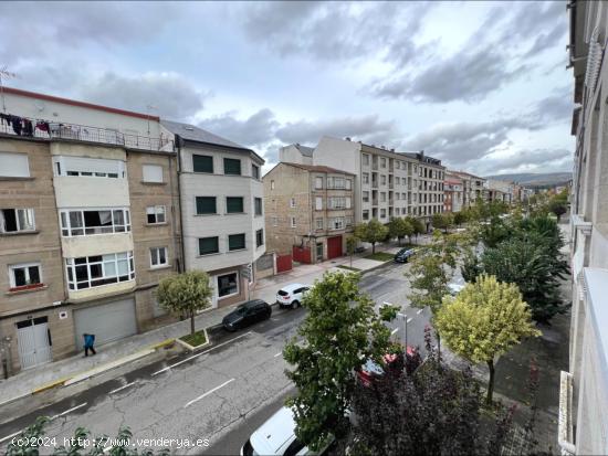 PISO TOTALMENTE EXTERIOR CON GARAJE CERRADO EN EL CENTRO - ORENSE