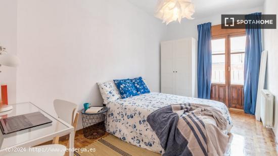 Alquiler de habitaciones en piso de 4 dormitorios en Berruguete, Madrid - MADRID