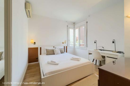  Habitaciones en alquiler en apartamento de 4 dormitorios en sant martí. - BARCELONA 