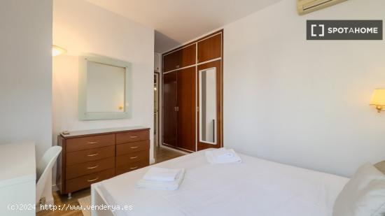 Habitaciones en alquiler en apartamento de 4 dormitorios en sant martí. - BARCELONA