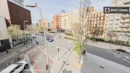 Habitaciones en alquiler en apartamento de 4 dormitorios en sant martí. - BARCELONA