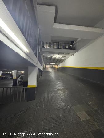 VENTA AMPLIA PLAZA DE PARKING - BARCELONA